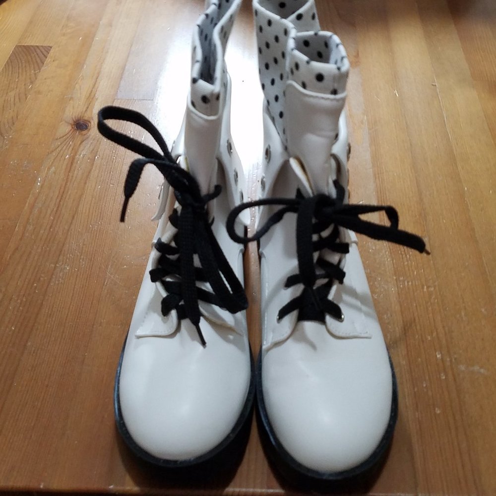 Ankle boots. (NWT) Polka Dot.